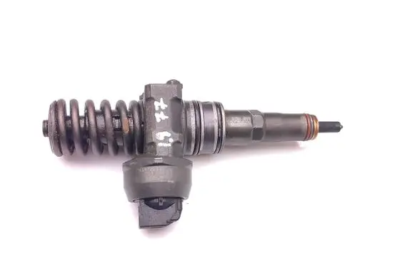 Volkswagen Caddy Fuel injector 0414720313