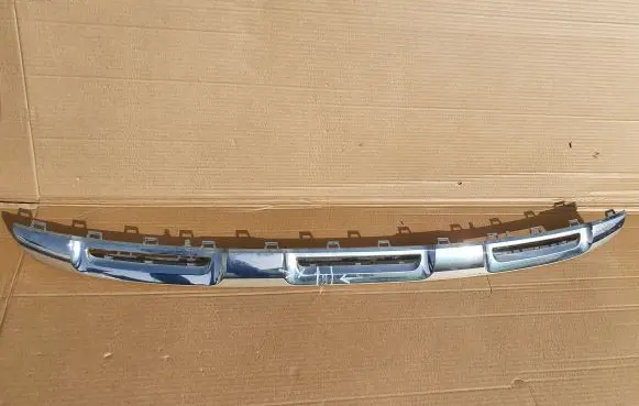 Front bumper splitter molding
