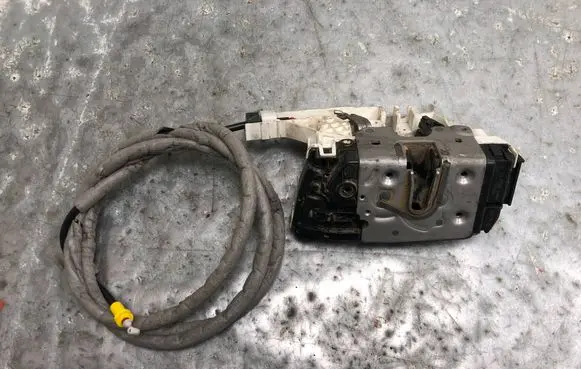 Mercedes-Benz Sprinter W906 Sliding door lock A9067304335-BILI A9067304335