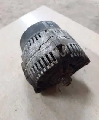 Opel Zafira A Generator/alternator 90506202