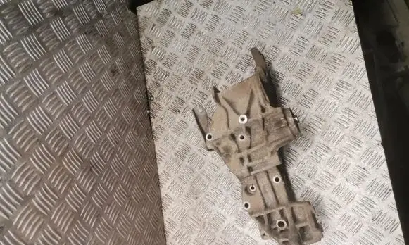 Audi A4 S4 B5 8D Engine mounting bracket 058145523