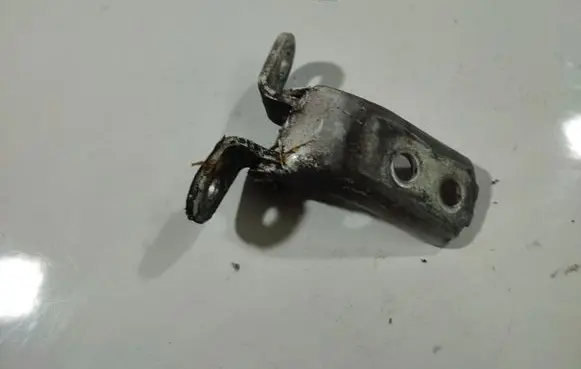 Toyota Avensis T270 Rear door lower hinge 