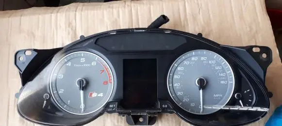Audi A4 S4 B8 8K Speedometer (instrument cluster) 8K0920982L