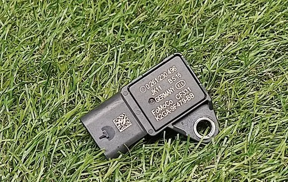 Ford Focus Air pressure sensor K3GA9F479BB 0261230496
