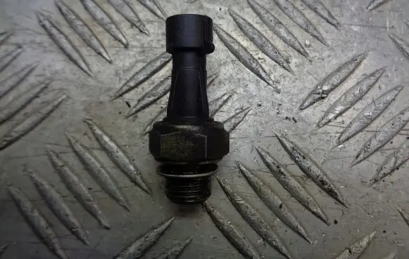 Alfa Romeo 156 Fuel pressure regulator 