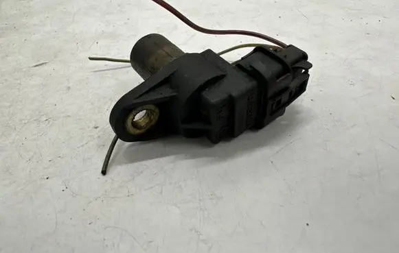 Mercedes-Benz E W210 Camshaft position sensor A0031539728