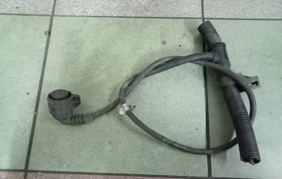 BMW 7 E38 ABS module connector plug 12512274482