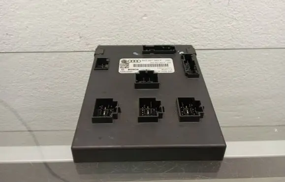 Audi A4 S4 B8 8K Comfort/convenience module 8K0907063P 10025001 F005V00851