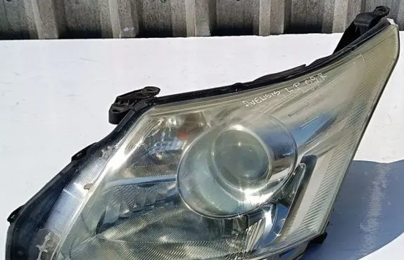 Toyota Avensis T270 Headlight/headlamp