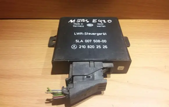 Mercedes-Benz E W210 Comfort/convenience module 2108202526 5LA00750800