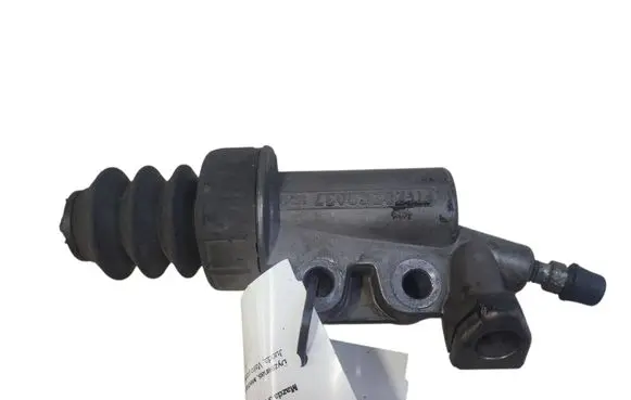 Mazda 3 II Clutch master cylinder DE68037