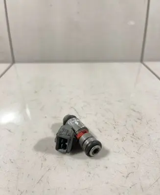 Volkswagen Golf IV Fuel injector 036031C