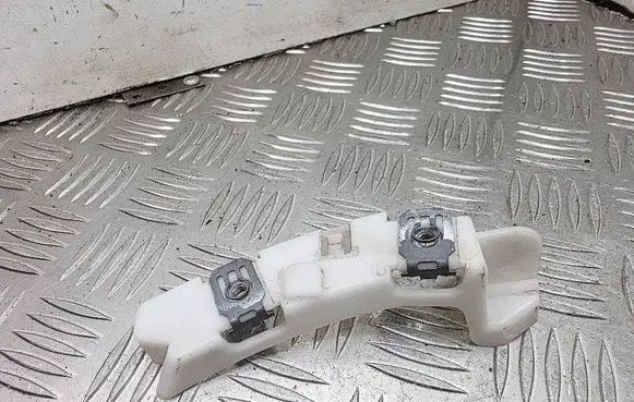 Peugeot 208 I Front bumper mounting bracket 9673270380
