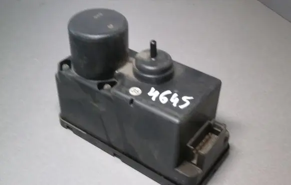 Volkswagen PASSAT B4 Central locking vacuum pump 357862257