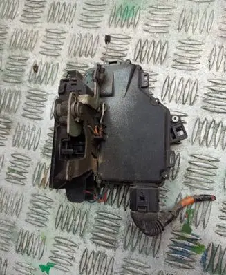Volkswagen PASSAT B5 Front door lock