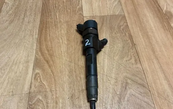 Volvo S40, V40 Fuel injector 7700111014 0445110