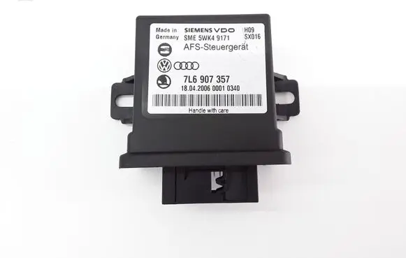 Volkswagen Touareg I Light module LCM 7L6907357 5WK49171