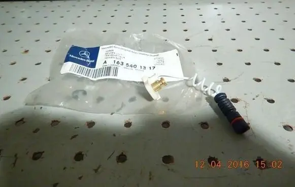 Mercedes-Benz ML W163 Brake pads wear sensor 