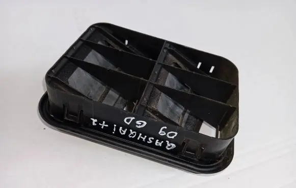 Nissan Qashqai+2 Quarter panel pressure vent 8200003575 91166963