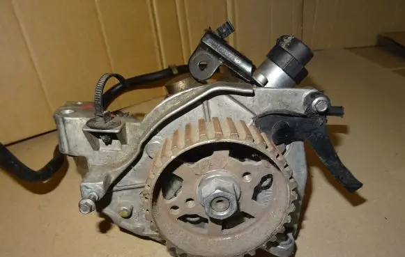Citroen C4 I Fuel injection high pressure pump 0445010102
