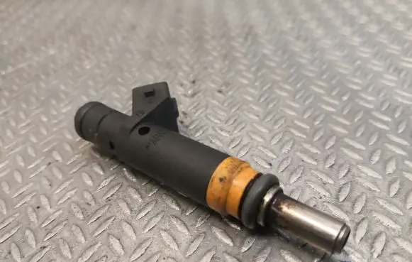 BMW 7 E65 E66 Fuel injector 7506924