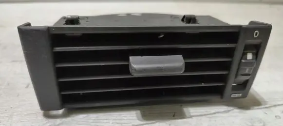 Mercedes-Benz E W124 Dashboard side air vent grill/cover trim