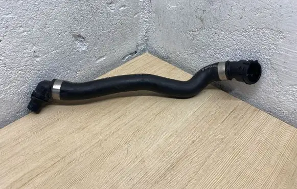 Mercedes-Benz CLS AMG C219 Engine coolant pipe/hose A2118302896
