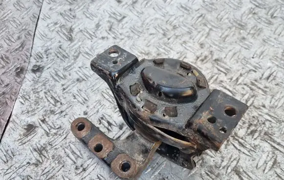 Citroen C3 Engine mount bracket 9671185380