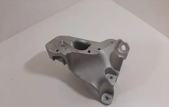 Chevrolet Camaro Engine mounting bracket 23371026