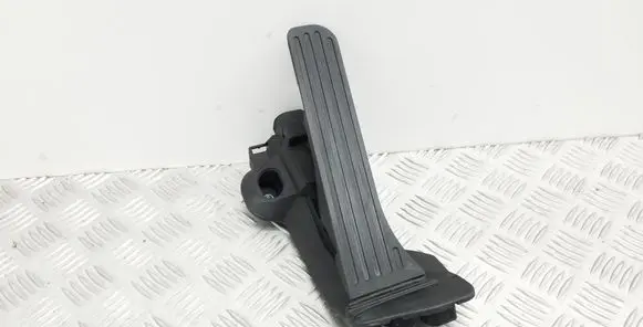 Volkswagen Jetta VI Accelerator throttle pedal 1K2721503AJ