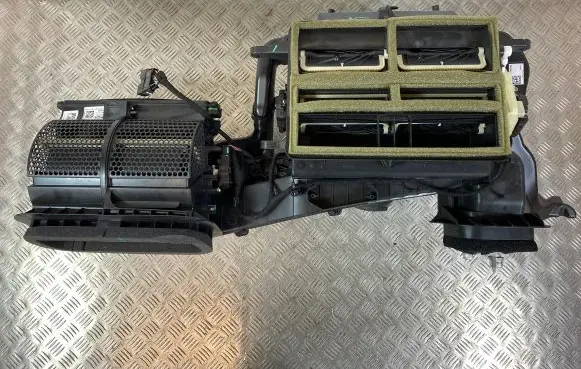 Jeep Grand Cherokee WL Interior heater climate box assembly housing 