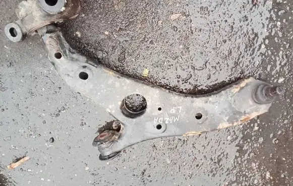 Mazda CX-5 Front lower control arm/wishbone 000