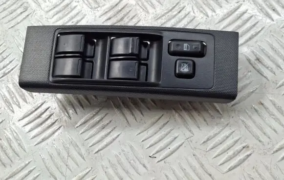 Toyota Corolla Verso AR10 Electric window control switch 848200F030 848200F03000