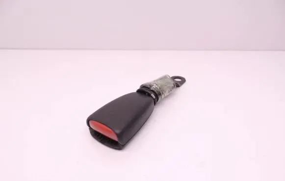 Volvo XC90 Front seatbelt buckle D77