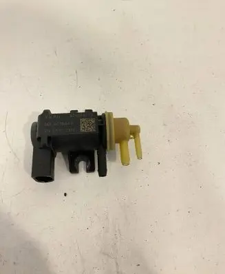 Volkswagen PASSAT B8 Turbo solenoid valve 04L131051F