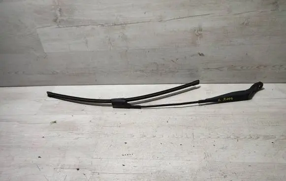 Peugeot 2008 I Front wiper blade arm 9673291980