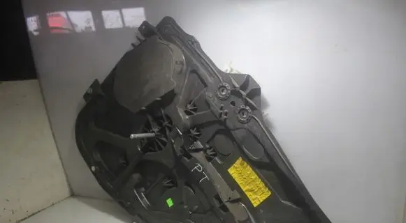 Ford Fusion Rear window lifting mechanism without motor