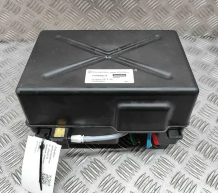 Mercedes-Benz GL X166 Vacuum pump A1668000218 A0008005748