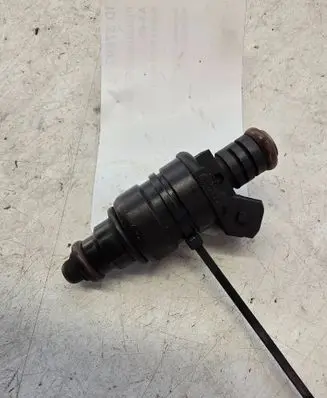 Audi A6 S6 C4 4A Fuel injector 037906031P