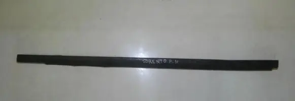 KIA Sorento Front door glass trim molding 