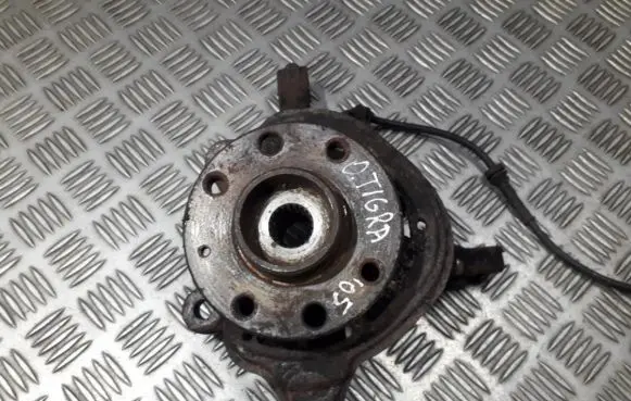 Opel Tigra B Front wheel hub