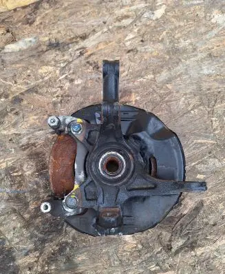 Honda Insight Front wheel hub spindle knuckle