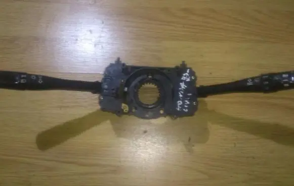 Wiper turn signal indicator stalk/switch