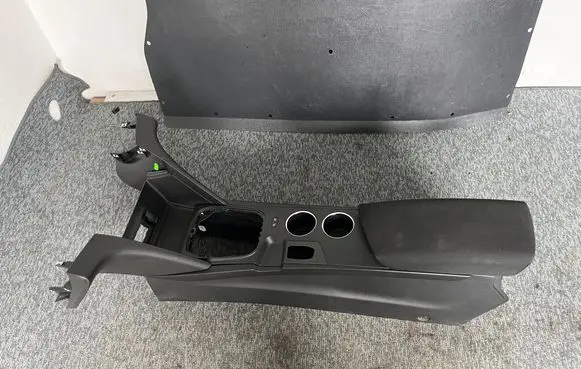 Renault Megane IV Armrest 969109180R 21062019 0P04069