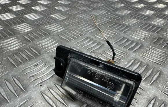 Nissan X-Trail T32 Number plate light A073927