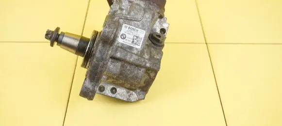 BMW 3 E90 E91 Fuel injection high pressure pump 0445010517 N47D20C