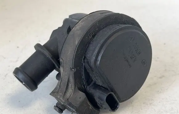 Volkswagen Golf VII Electric auxiliary coolant/water pump 5G0965567 0392023209