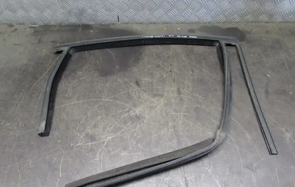 Ford Grand C-MAX Rubber seal rear door AM51R25824