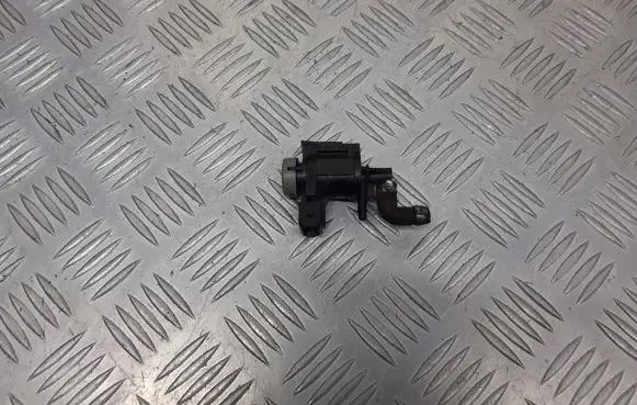 Volkswagen Polo III 6N 6N2 6NF Valve vacuum 1J0906283A