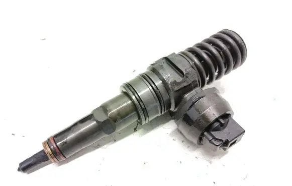 Skoda Octavia Mk2 (1Z) Fuel injector 038130073AG 0414720215